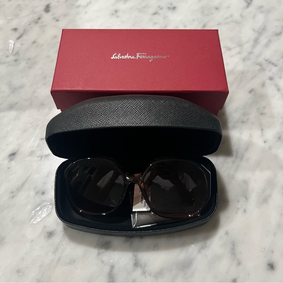 Salvatore Ferragamo Sunglasses - Picture 5 of 5